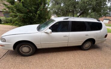 Toyota-Camry-le-4dr-wagon-1992-white