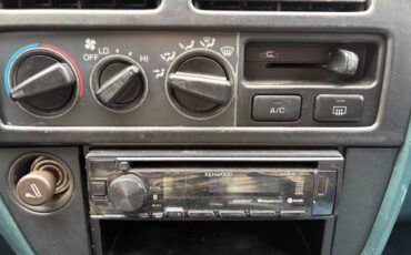 Toyota-Camry-le-4dr-wagon-1992-white-5