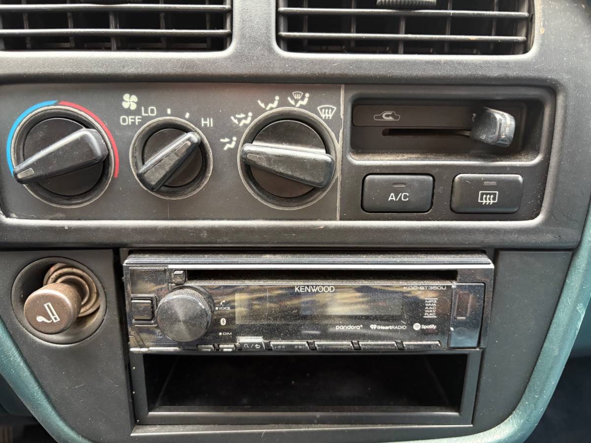 Toyota-Camry-le-4dr-wagon-1992-white-5