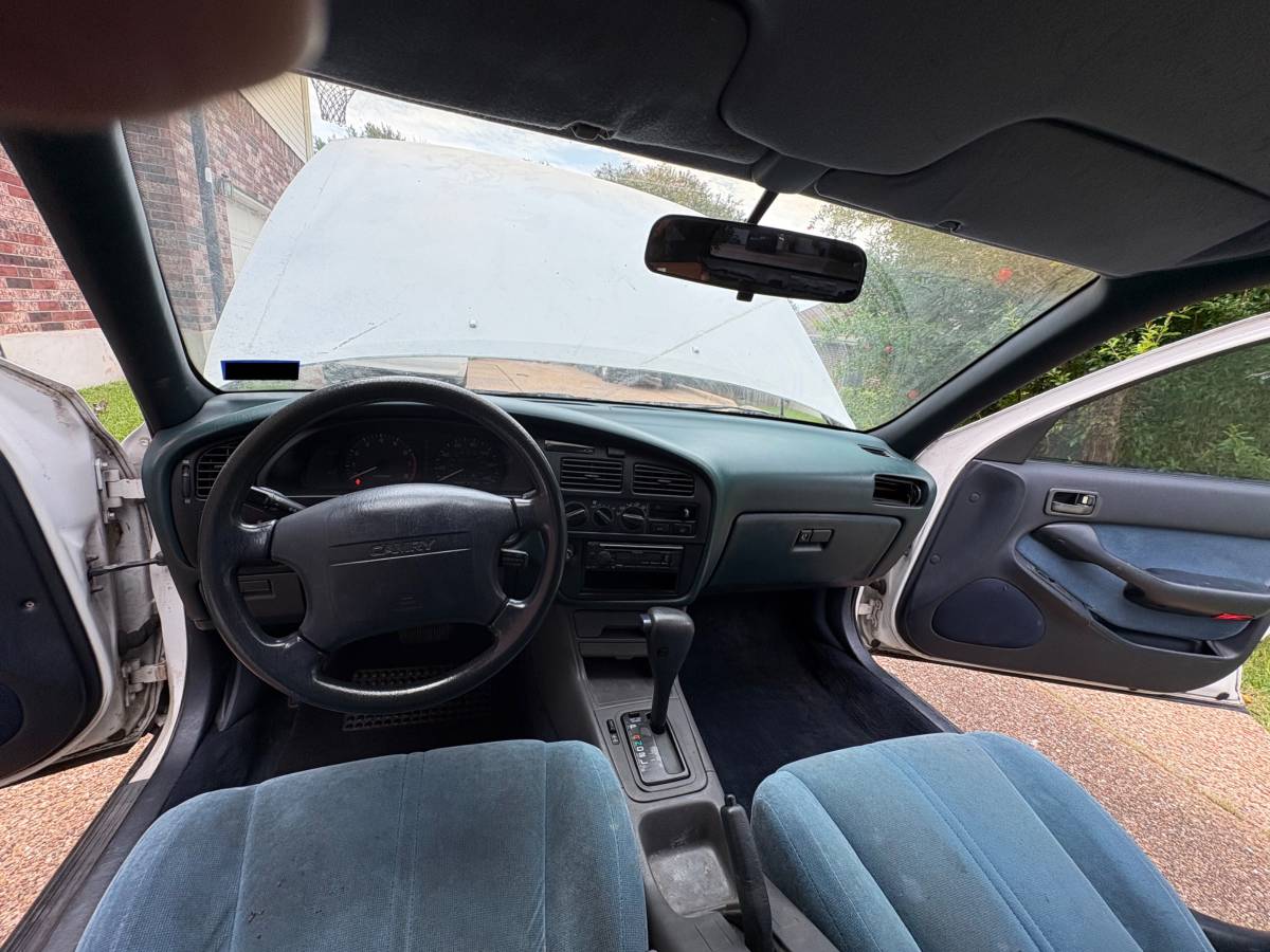 Toyota-Camry-le-4dr-wagon-1992-white-6