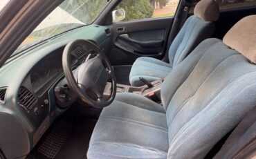 Toyota-Camry-le-4dr-wagon-1992-white-7