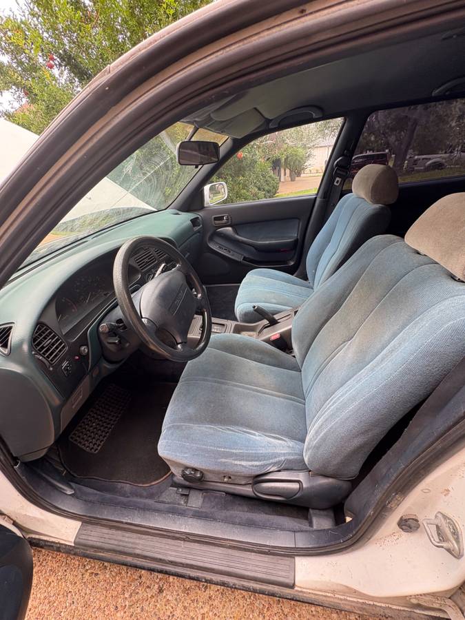 Toyota-Camry-le-4dr-wagon-1992-white-7