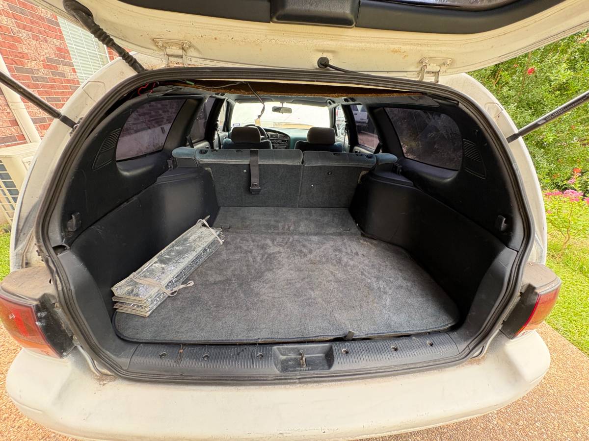 Toyota-Camry-le-4dr-wagon-1992-white-9