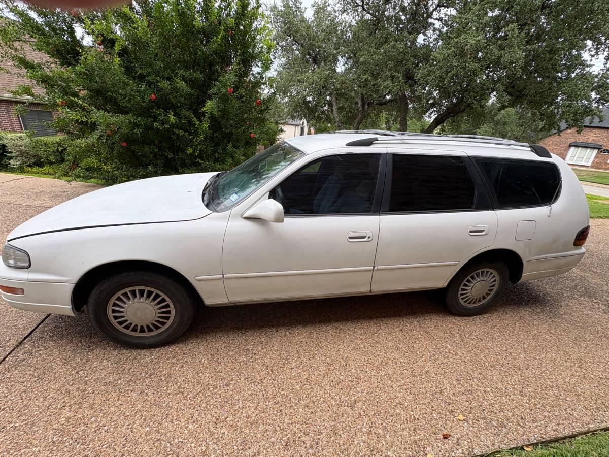 Toyota-Camry-le-4dr-wagon-1992-white