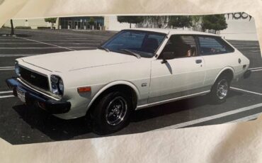 Toyota-Corolla-1977-4