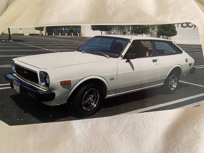 Toyota-Corolla-1977-4