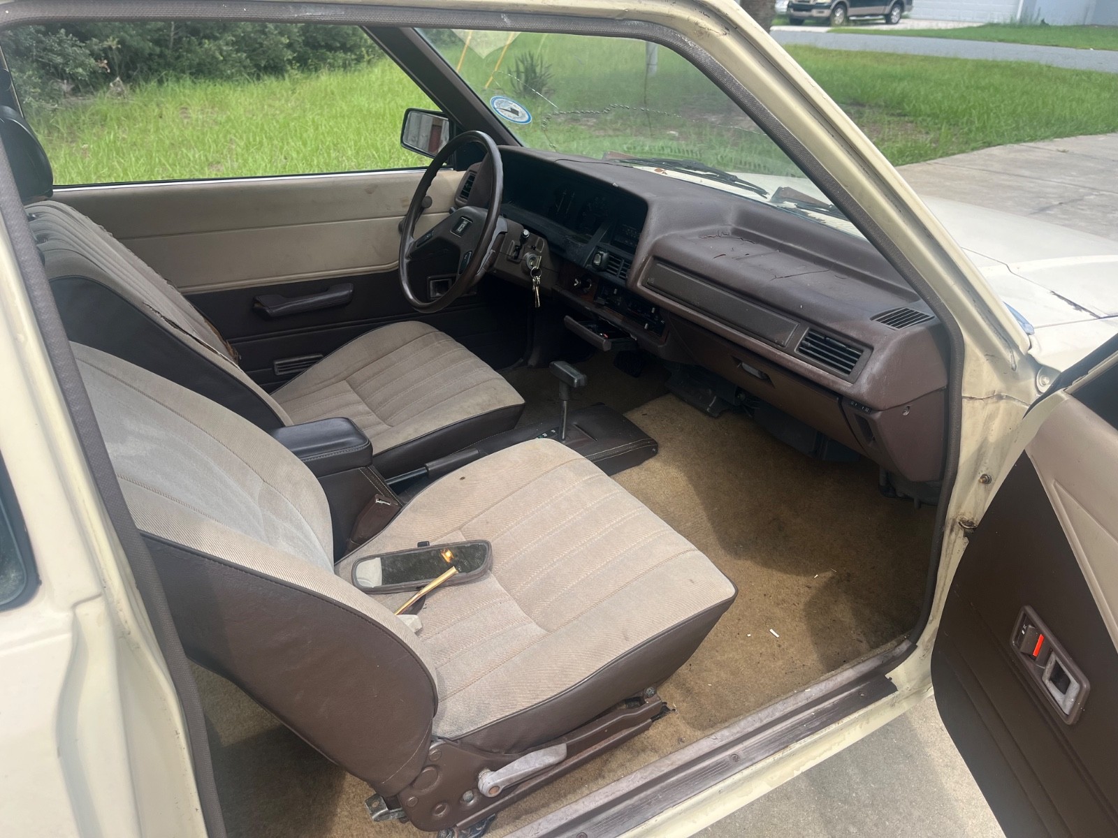 Toyota-Corolla-1983-2DR-Coupe-10