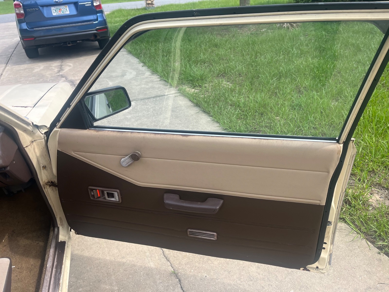 Toyota-Corolla-1983-2DR-Coupe-11