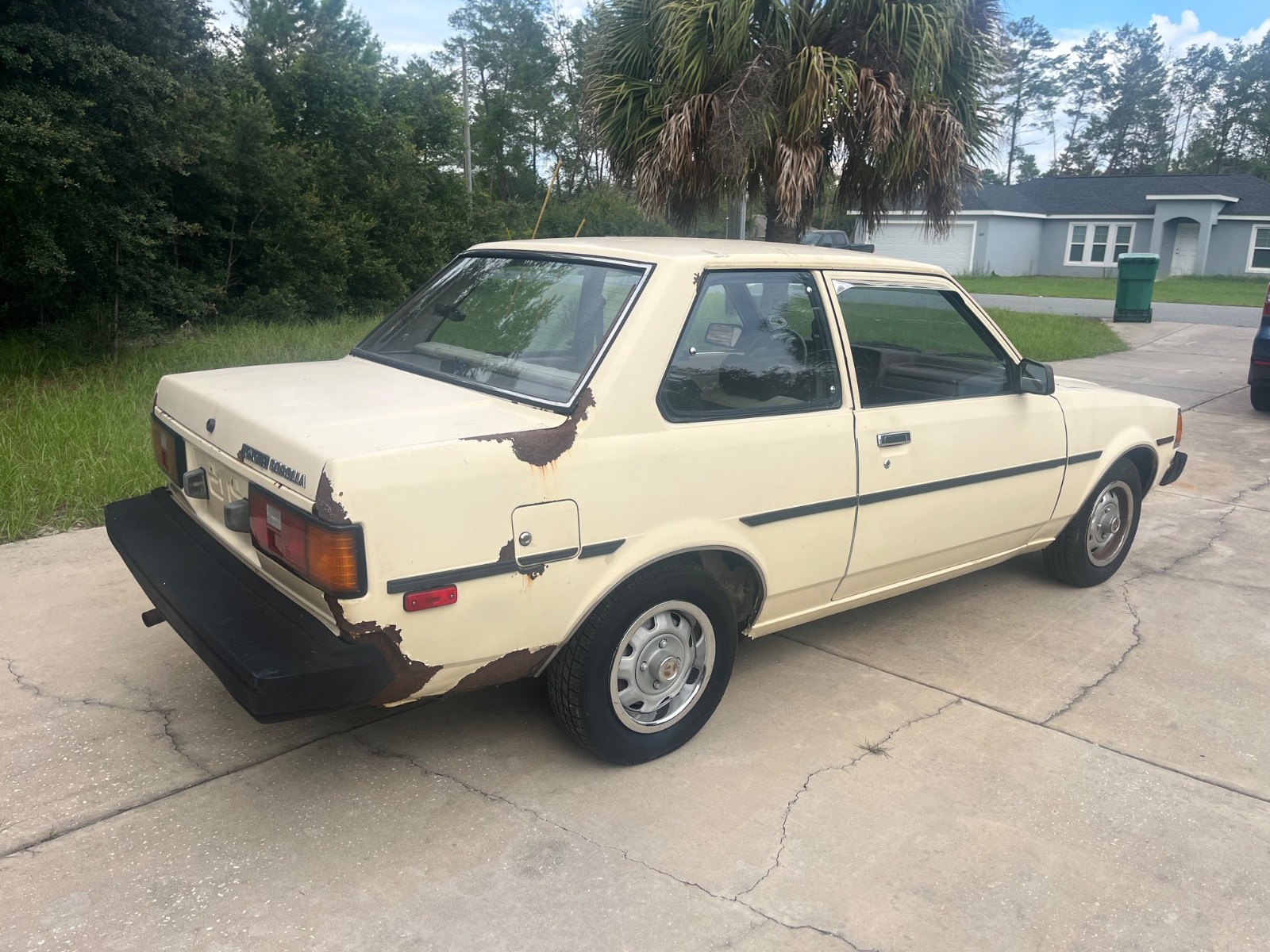 Toyota-Corolla-1983-2DR-Coupe-2