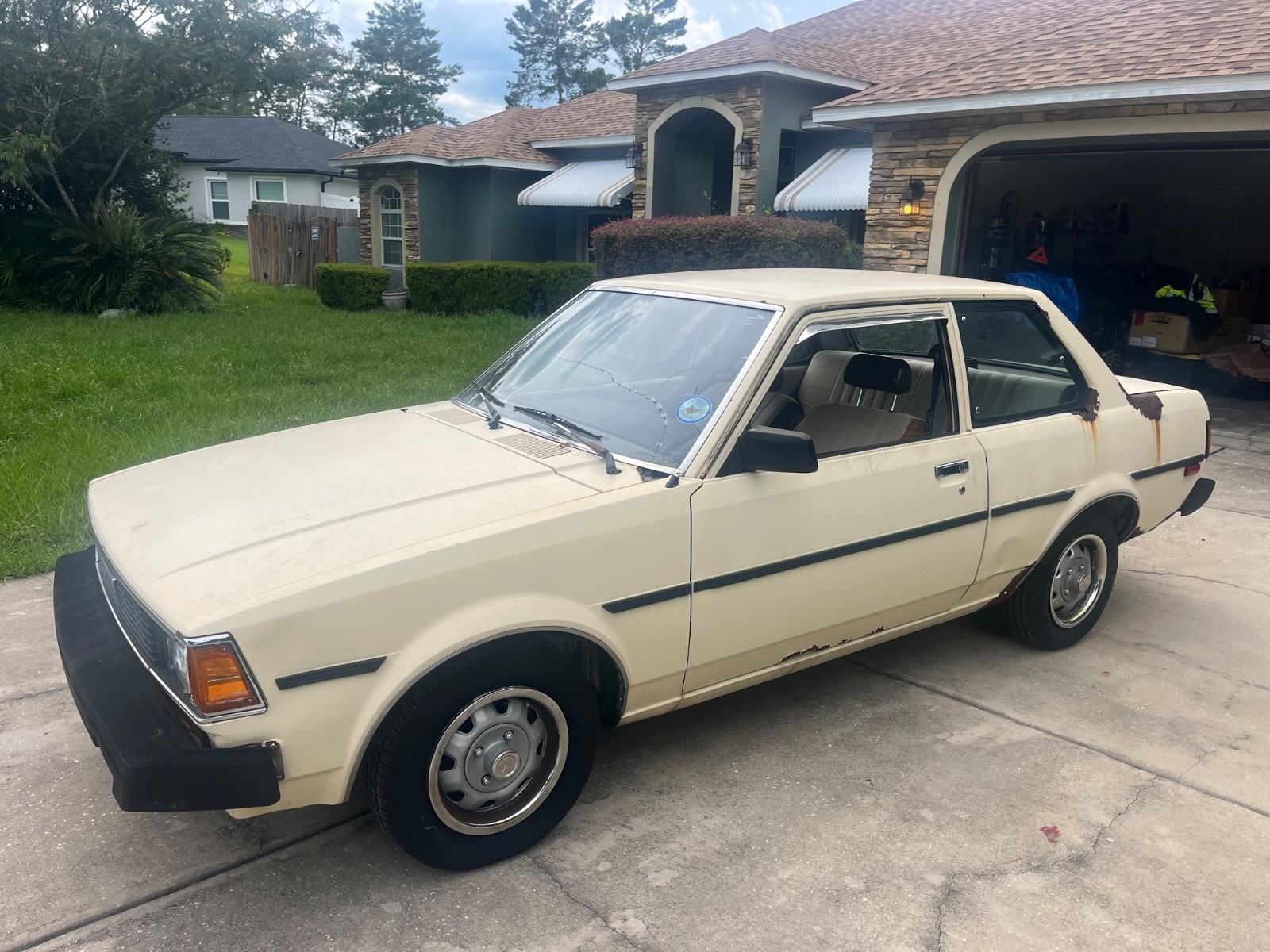 Toyota-Corolla-1983-2DR-Coupe