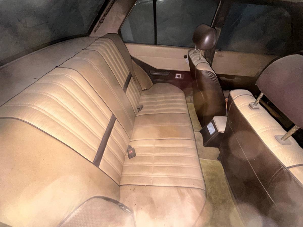 Toyota-Corolla-1983-custom-1