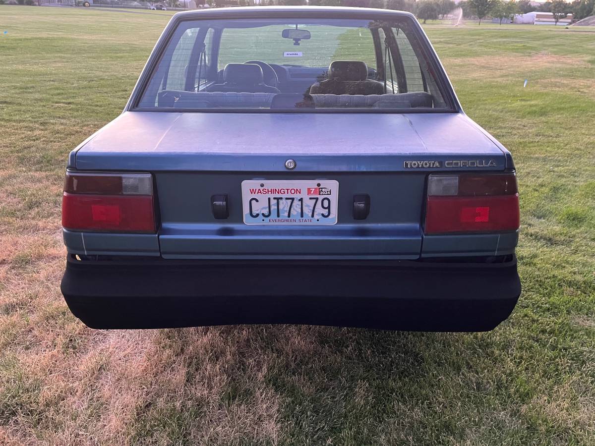 Toyota-Corolla-1987-blue-2