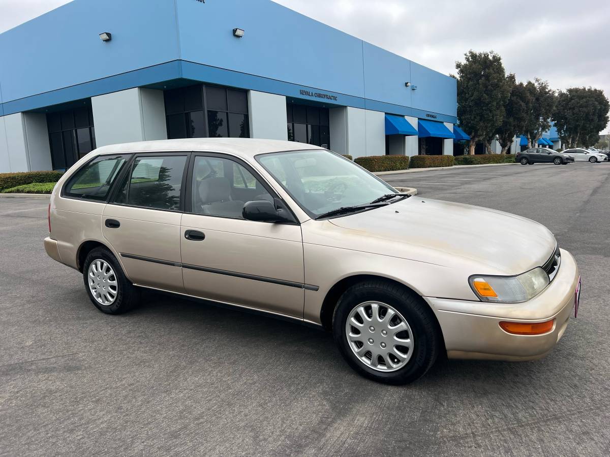 Toyota-Corolla-1994-brown-8