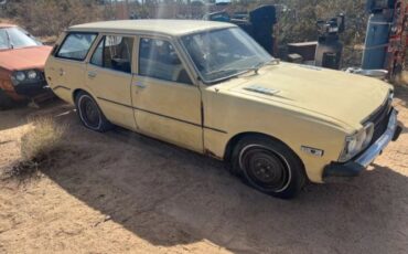 Toyota-Corona-1975-8