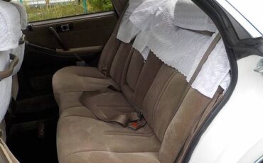 Toyota-Crown-1991-white-10