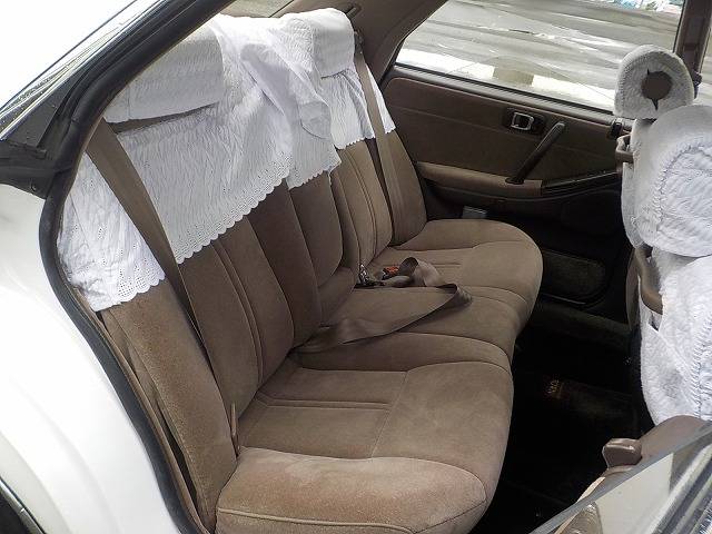 Toyota-Crown-1991-white-11