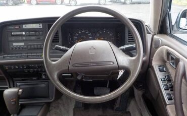 Toyota-Crown-1991-white-13
