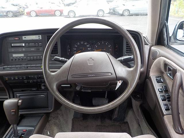 Toyota-Crown-1991-white-13