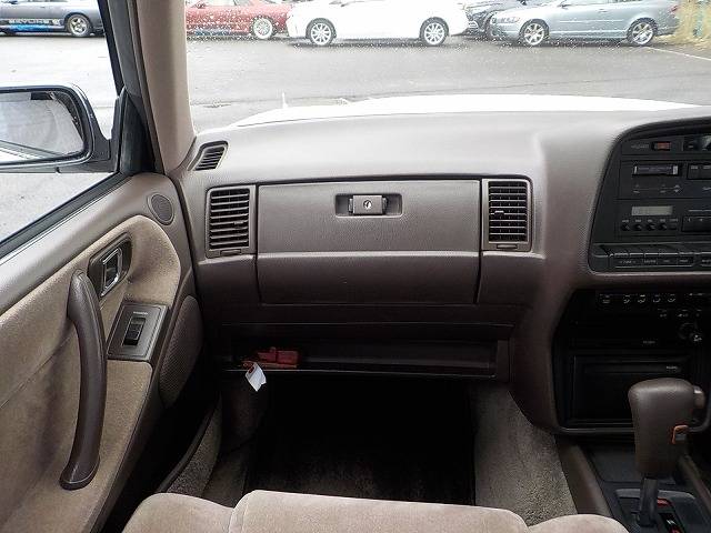 Toyota-Crown-1991-white-14