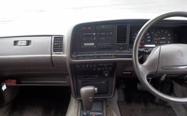 Toyota-Crown-1991-white-15