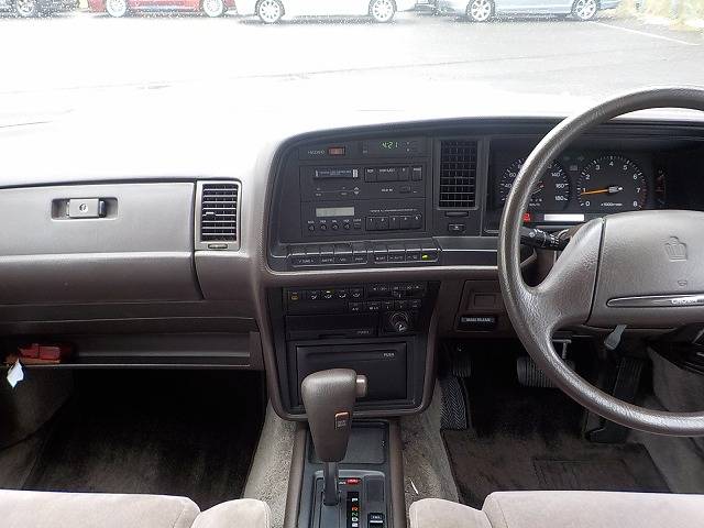 Toyota-Crown-1991-white-15