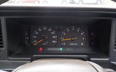 Toyota-Crown-1991-white-17
