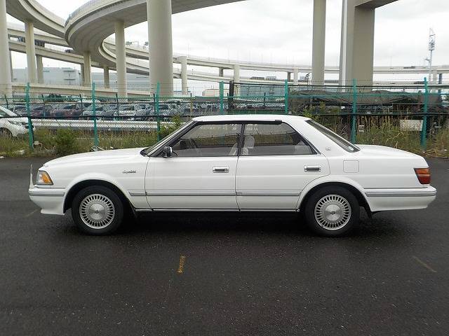 Toyota-Crown-1991-white-3