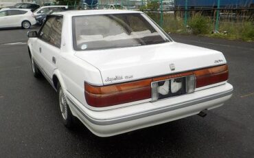 Toyota-Crown-1991-white-4