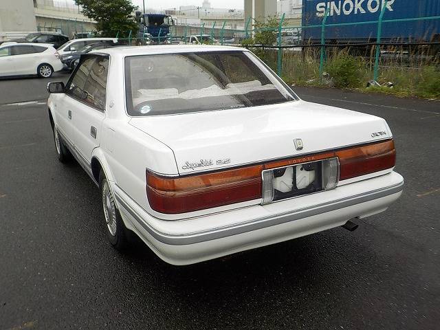 Toyota-Crown-1991-white-4