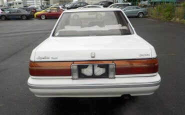 Toyota-Crown-1991-white-5