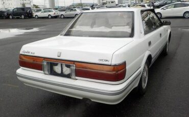 Toyota-Crown-1991-white-6