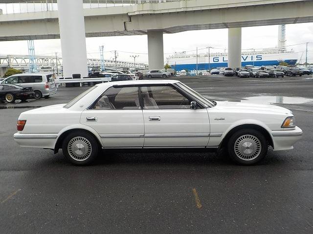 Toyota-Crown-1991-white-7