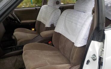 Toyota-Crown-1991-white-9