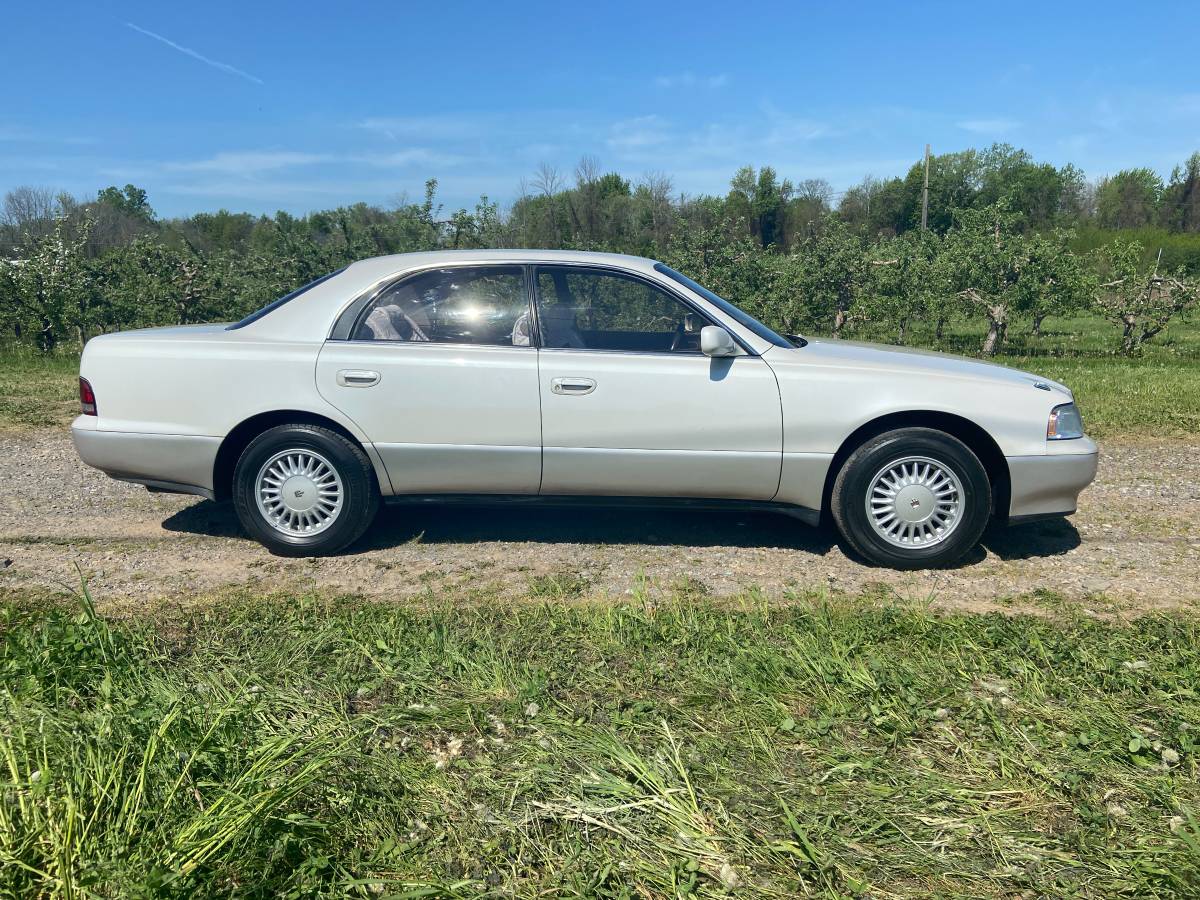 Toyota-Crown-majesta-1992-2