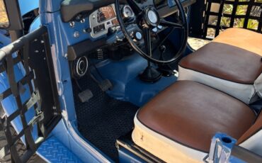 Toyota-FJ-Cruiser-1971-Sedan-13