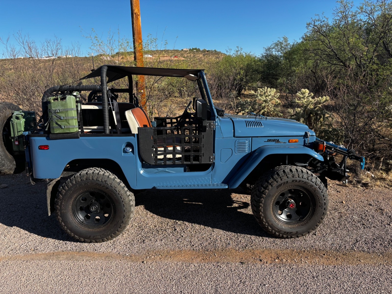 Toyota-FJ-Cruiser-1971-Sedan
