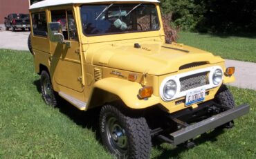 Toyota-Fj-cruiser-1971-Sunrise-Yellow-Dark-Gray