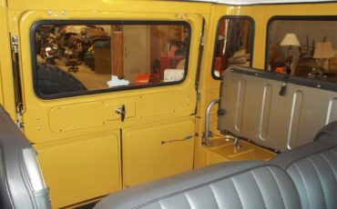 Toyota-Fj-cruiser-1971-Sunrise-Yellow-Dark-Gray-4