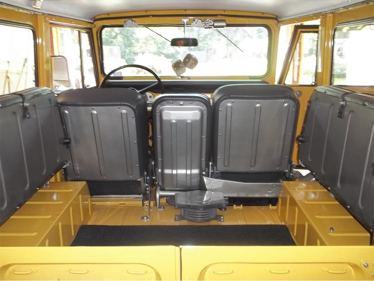 Toyota-Fj-cruiser-1971-Sunrise-Yellow-Dark-Gray-5