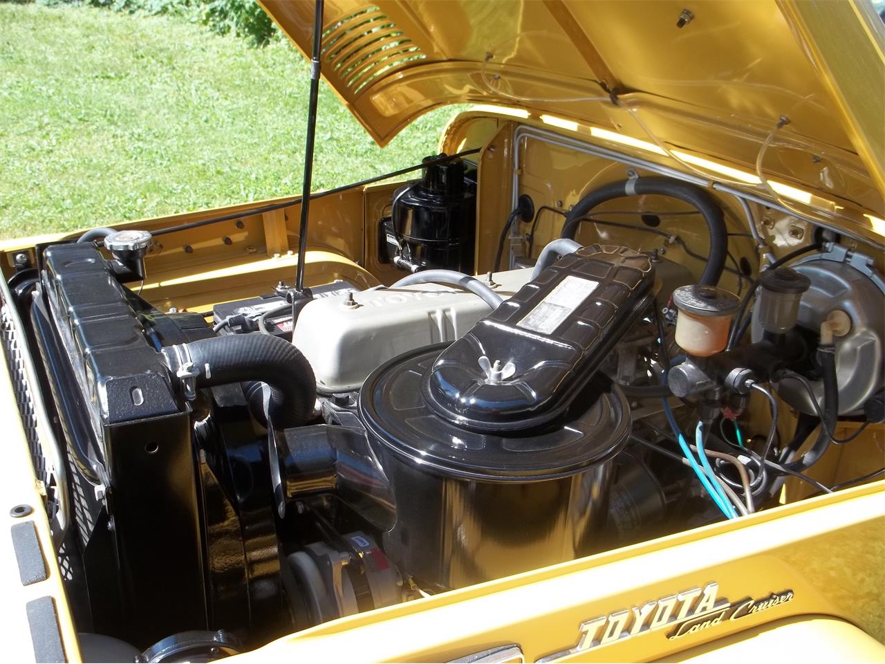 Toyota-Fj-cruiser-1971-Sunrise-Yellow-Dark-Gray-6