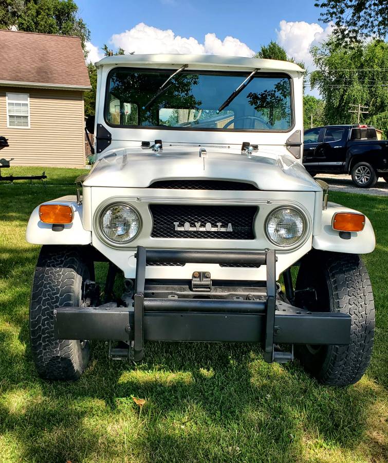 Toyota-Fj40-1971-white-1