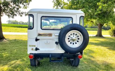 Toyota-Fj40-1971-white-3