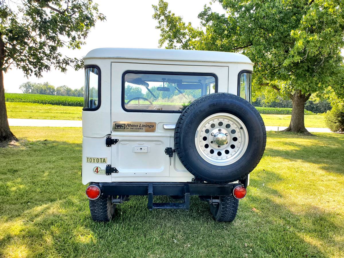 Toyota-Fj40-1971-white-3