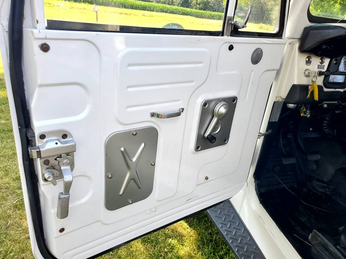 Toyota-Fj40-1971-white-4