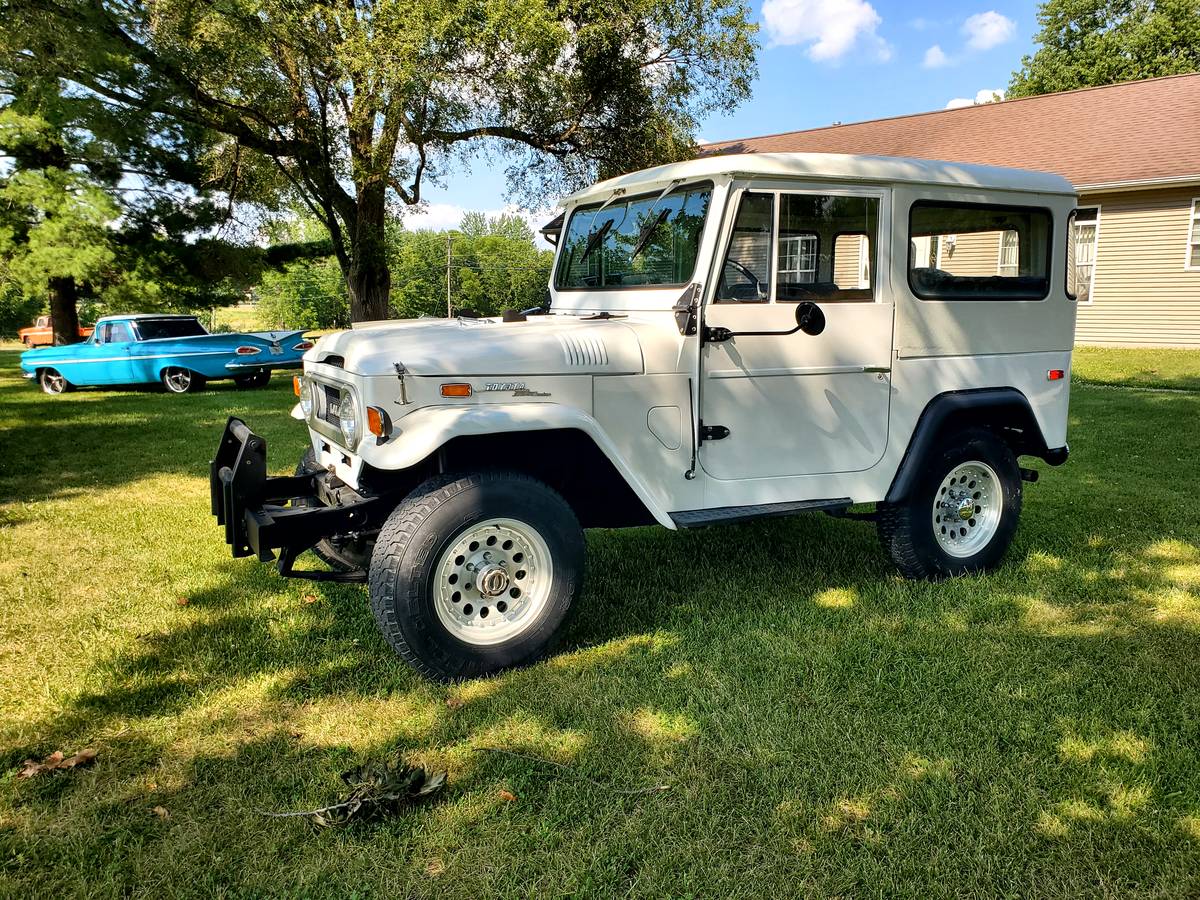 Toyota-Fj40-1971-white