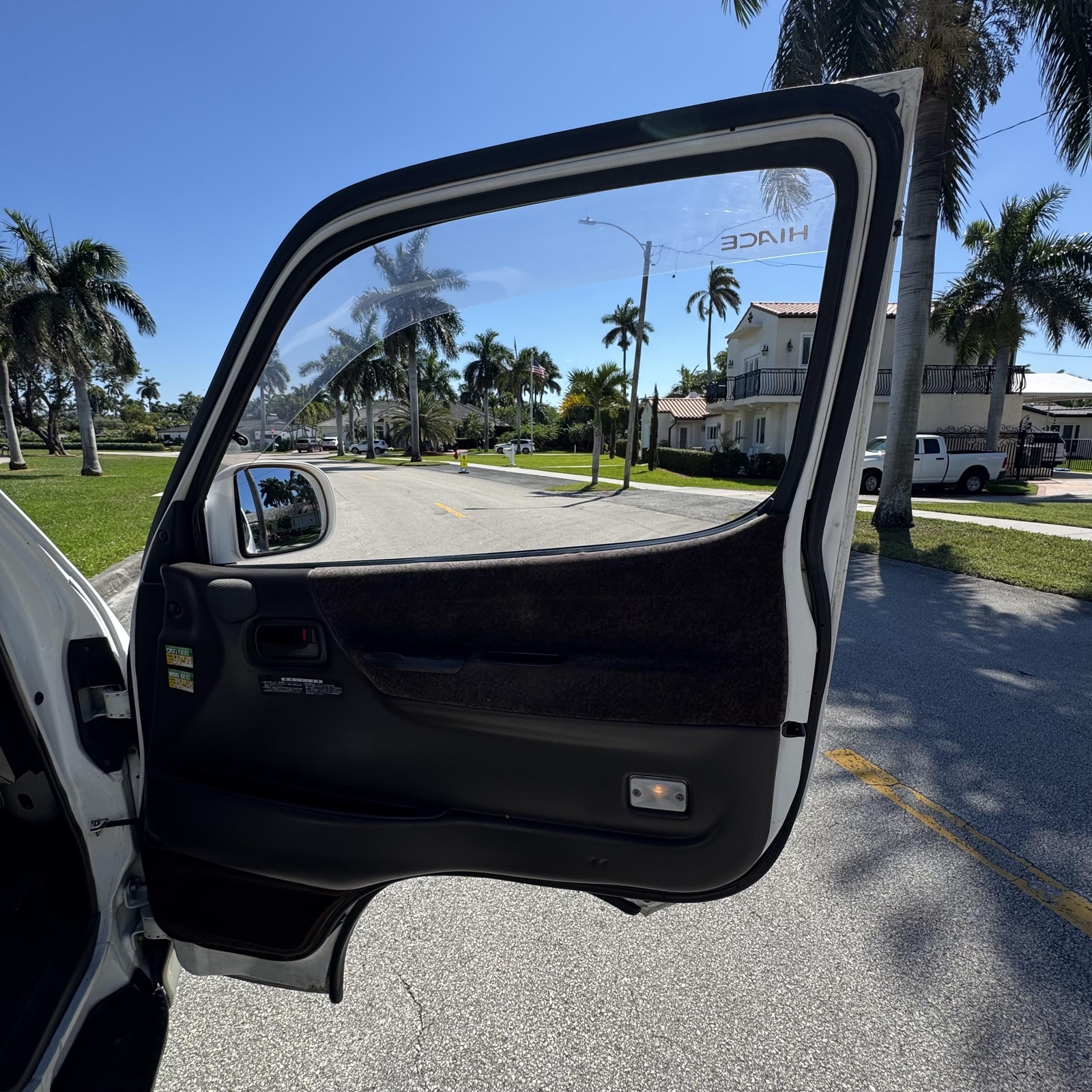Toyota-HIACE-1995-Minivan-16