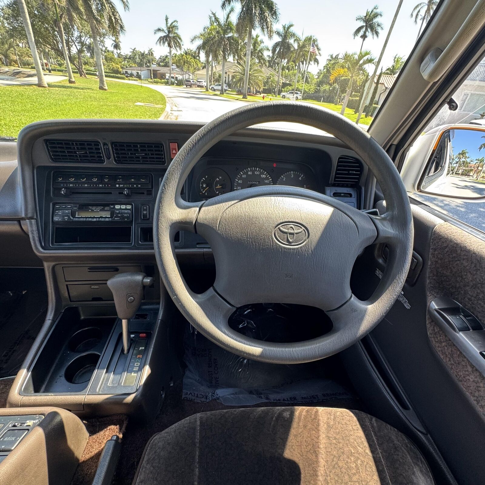 Toyota-HIACE-1995-Minivan-19