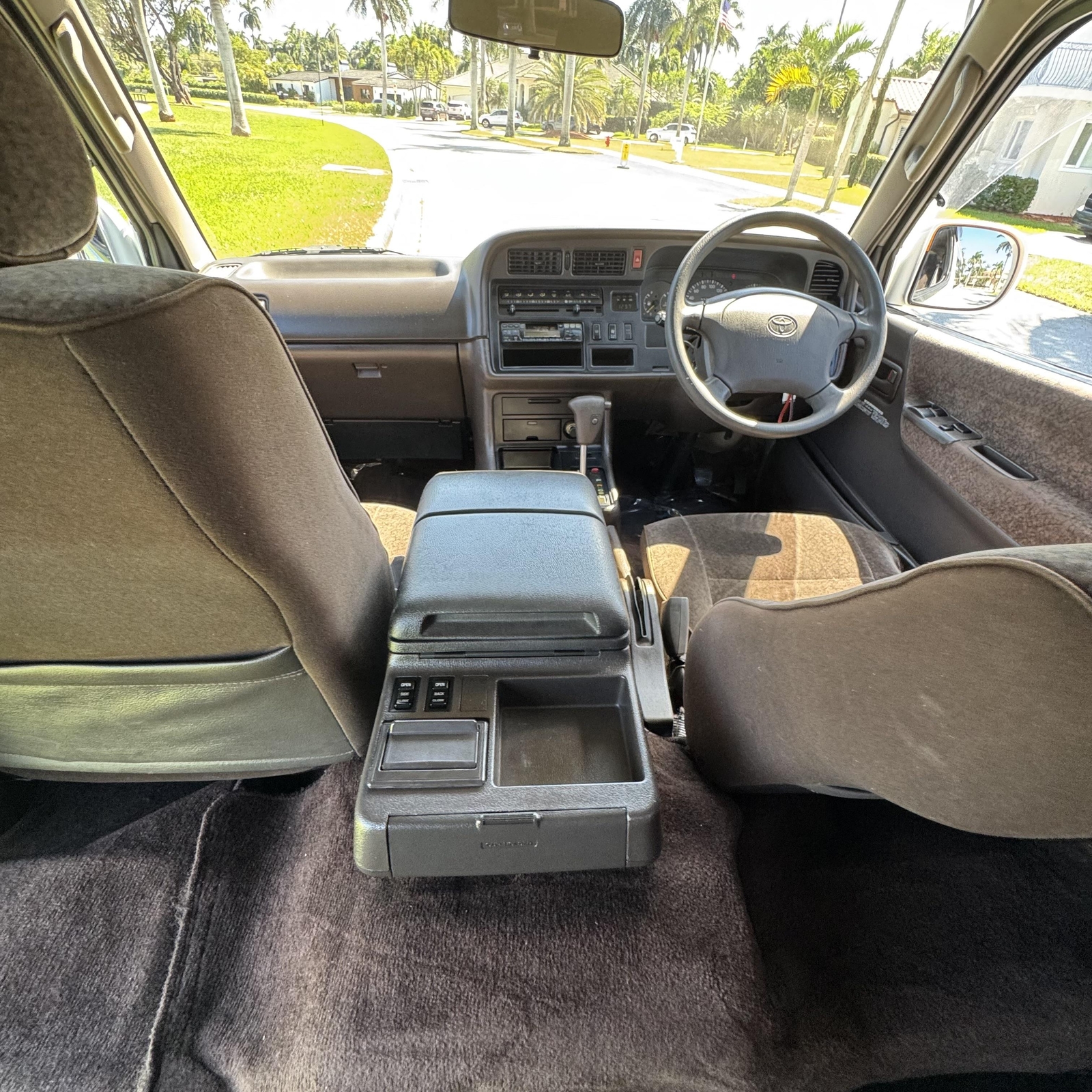 Toyota-HIACE-1995-Minivan-27
