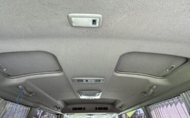 Toyota-HIACE-1995-Minivan-35