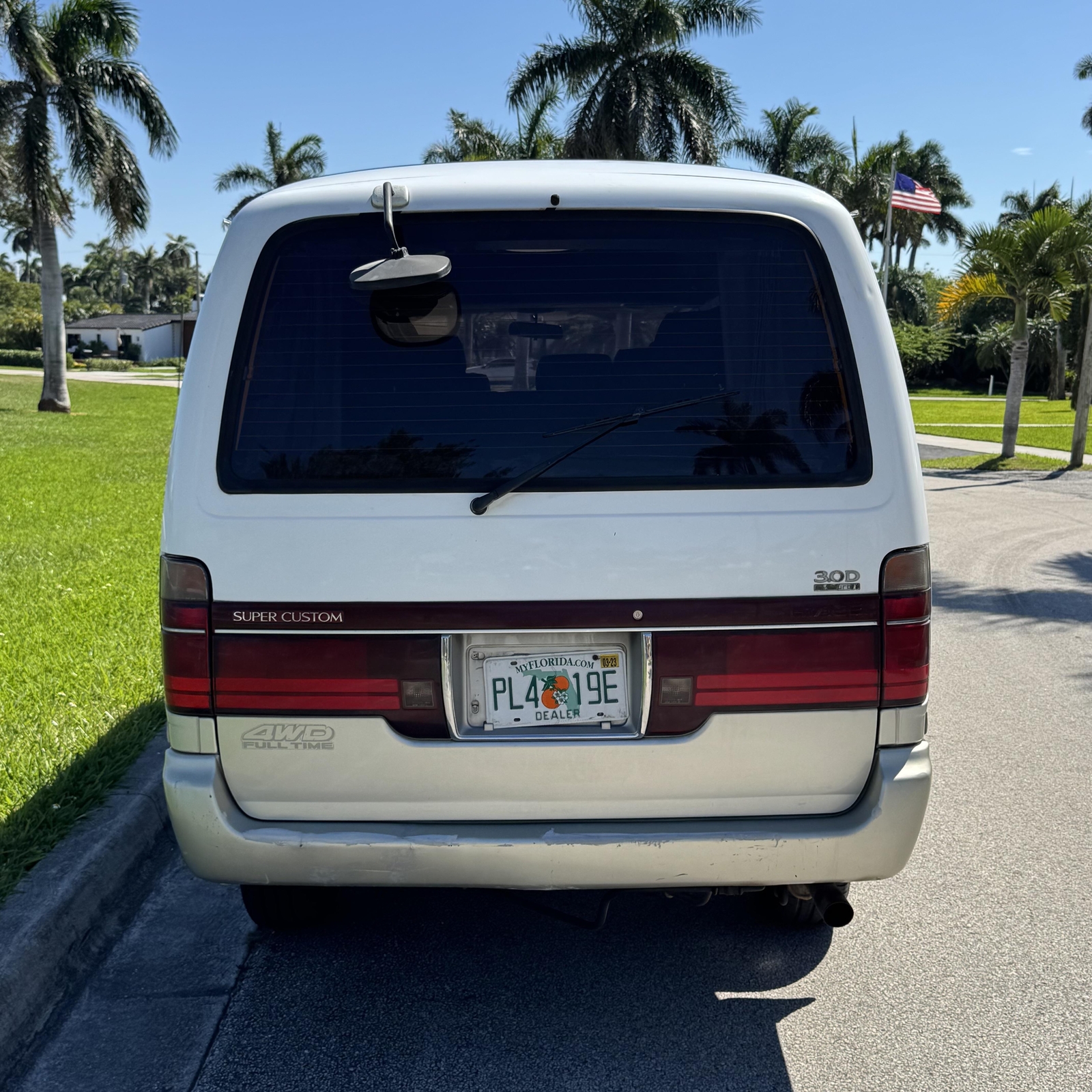 Toyota-HIACE-1995-Minivan-9